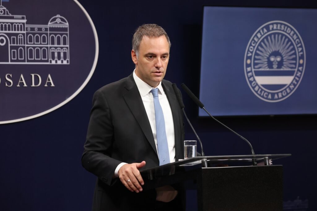 Adorni: brazo ejecutor y emisario político de los hermanos Milei