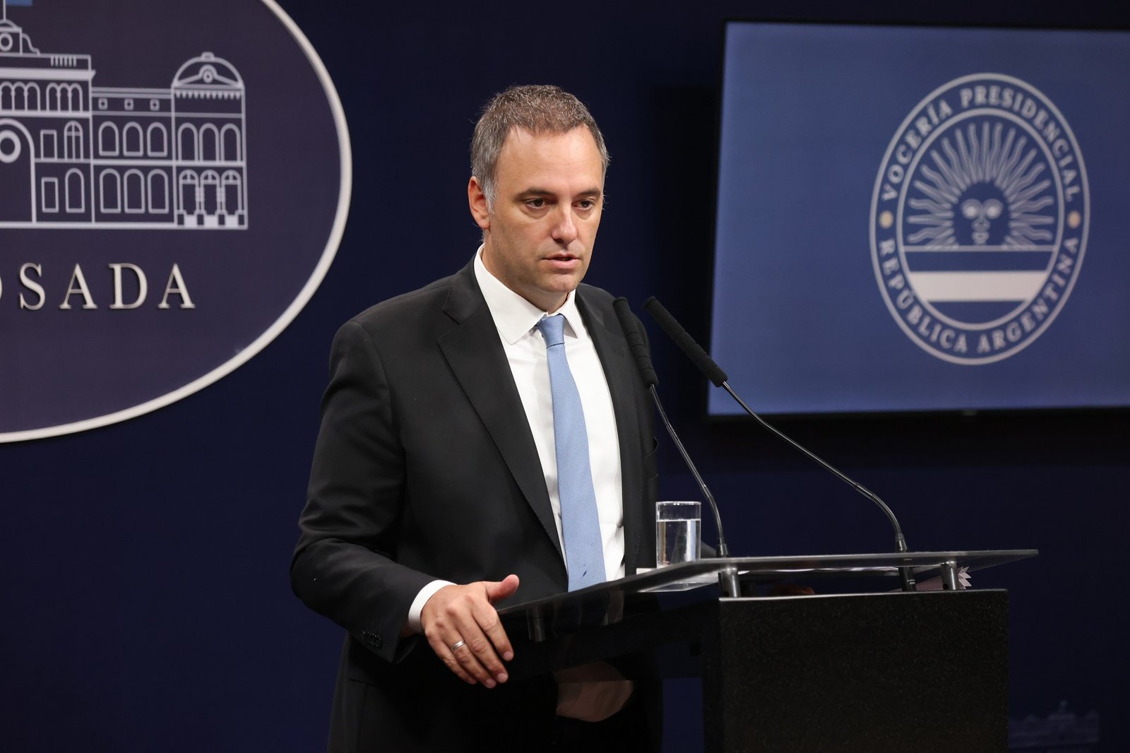 Adorni: brazo ejecutor y emisario político de los hermanos Milei