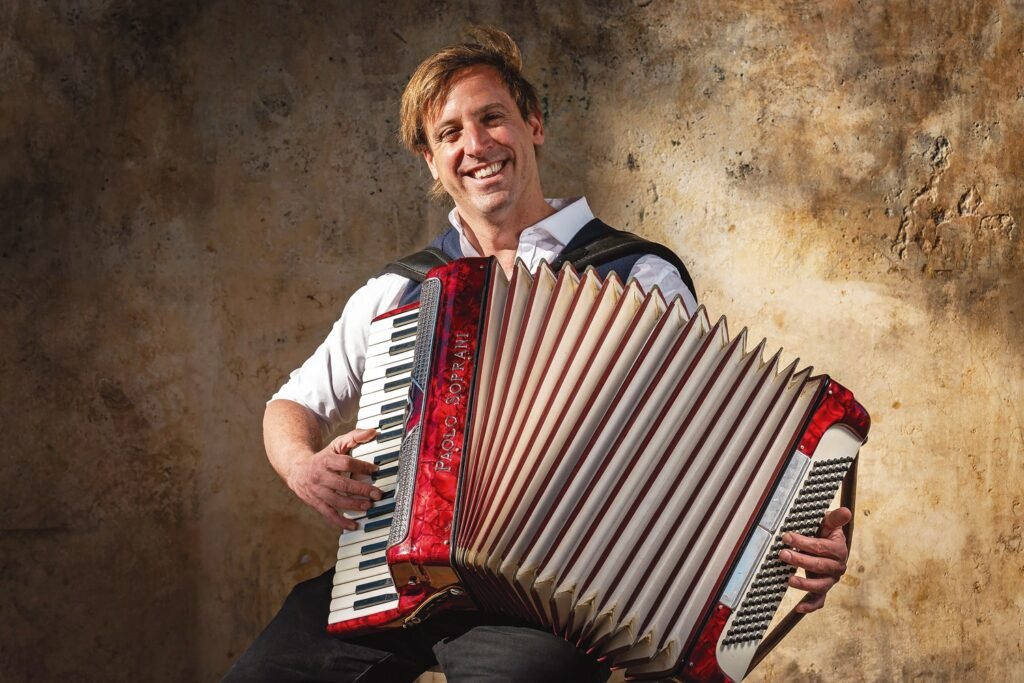 Todos quieren tocar con él: hoy lidera la “selección uruguaya”