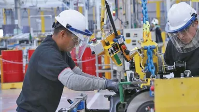 Menos trabajo y con inflación aunque el gobierno celebre