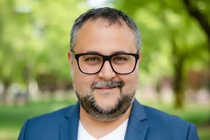 El eco del estallido de 2001: entrevista a Fabricio Tocco, autor de la novela “Parece diciembre”