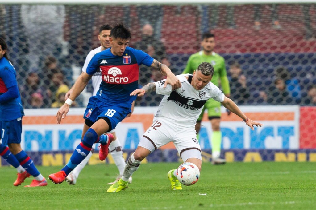Llamada internacional… para saber del fútbol local