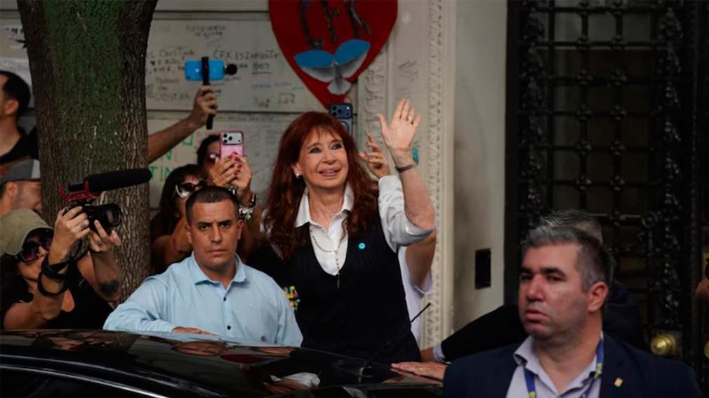 Cristina Kirchner desafió al Gobierno desde Comodoro Py: «Mafioso es el que amenaza para silenciar»
