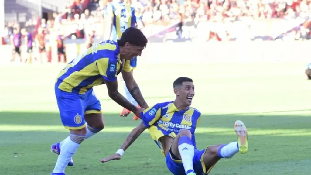 Fútbol argentino: Vélez disfruta la punta, Di María vuela y la AFA está de paro