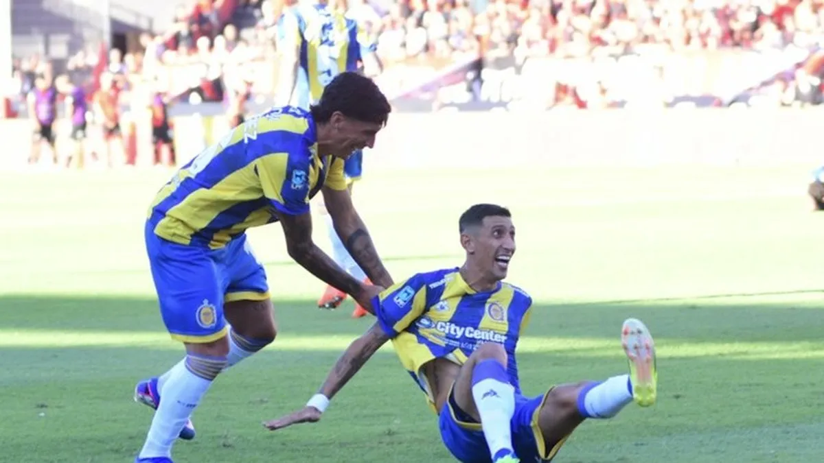 Fútbol argentino: Vélez disfruta la punta, Di María vuela y la AFA está de paro