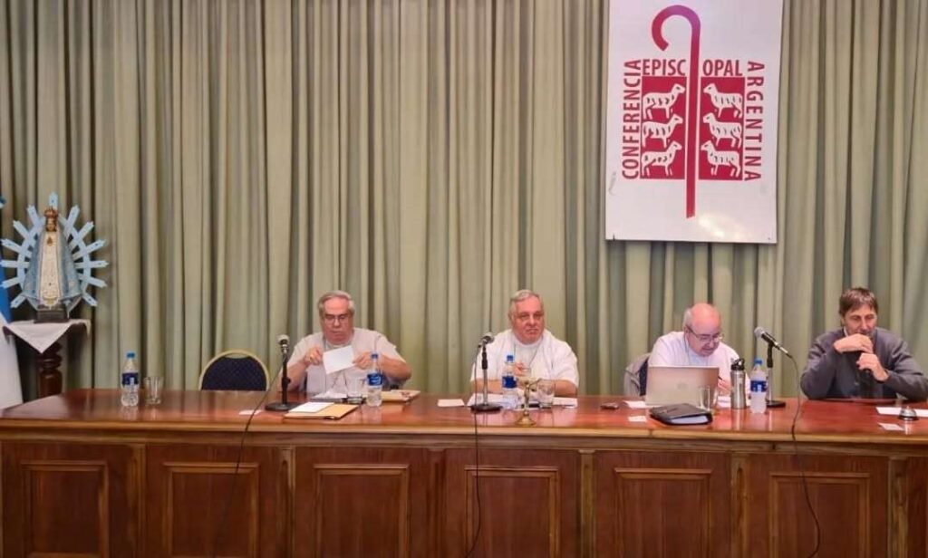 Los obispos católicos reiteran “nunca más a la violencia de la dictadura” y piden “siempre más a una democracia justa”