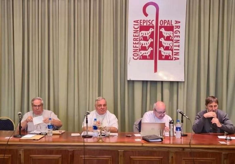 Los obispos católicos reiteran “nunca más a la violencia de la dictadura” y piden “siempre más a una democracia justa”