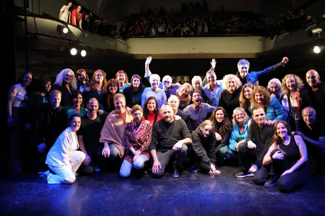 A 50 años del golpe, Teatro por la Identidad ofrece una función especial y gratuita de «Idénticos»