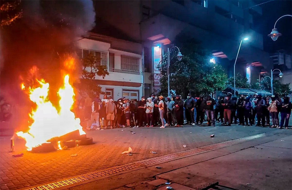 Jujuy en alerta: el reclamo policial que volvió a encender la plaza