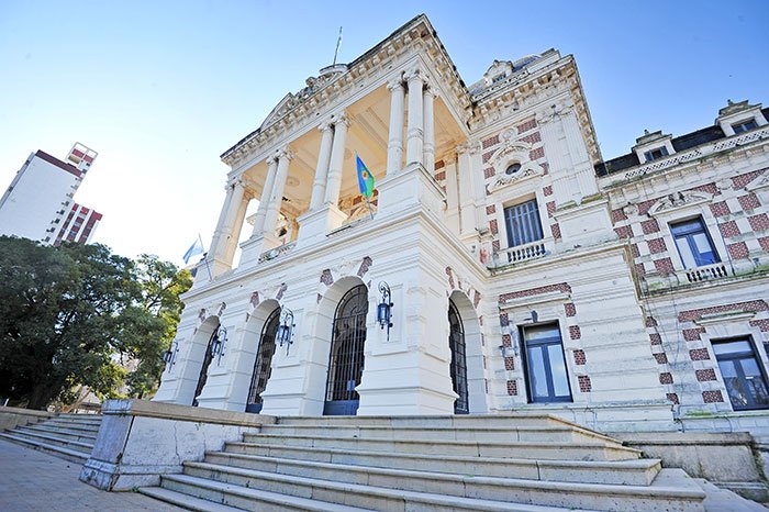 Intendencias con “cuentas al límite”: la demanda social creció el 1.000% ante el ajuste de Milei