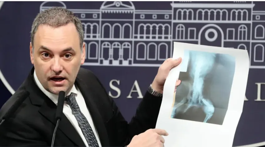 las dos radiografías de Manuel Adorni