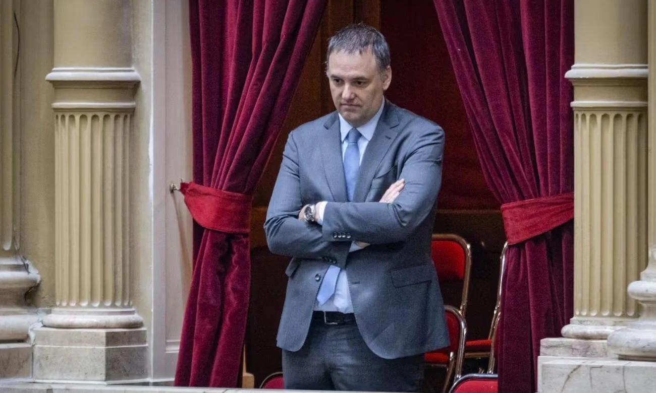 Una sesión para “comer pochoclo” en Diputados mientras interrogan a Adorni