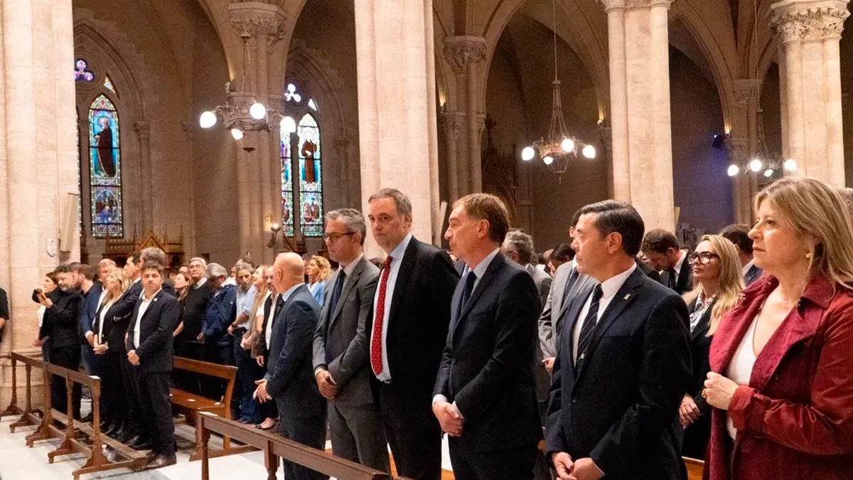 Justicia social y periferias: el Episcopado marcó la cancha en el aniversario de Francisco. El legado del Papa incomoda al oficialismo. Sin alzar la voz, Colombo recordó que Francisco se la jugó por los pobres, los descartados y la causa de la paz y la justicia.
