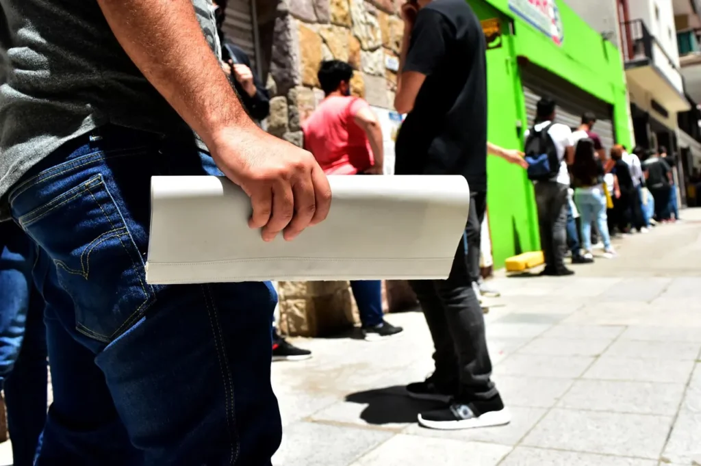 El empleo formal suma ocho meses de caída consecutiva y se perdieron más de 100 mil puestos de trabajo en 2025