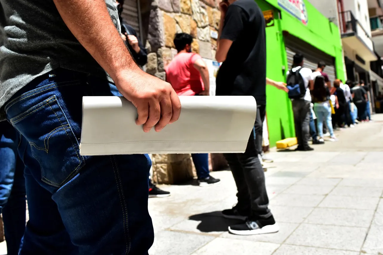 El empleo formal suma ocho meses de caída consecutiva y se perdieron más de 100 mil puestos de trabajo en 2025