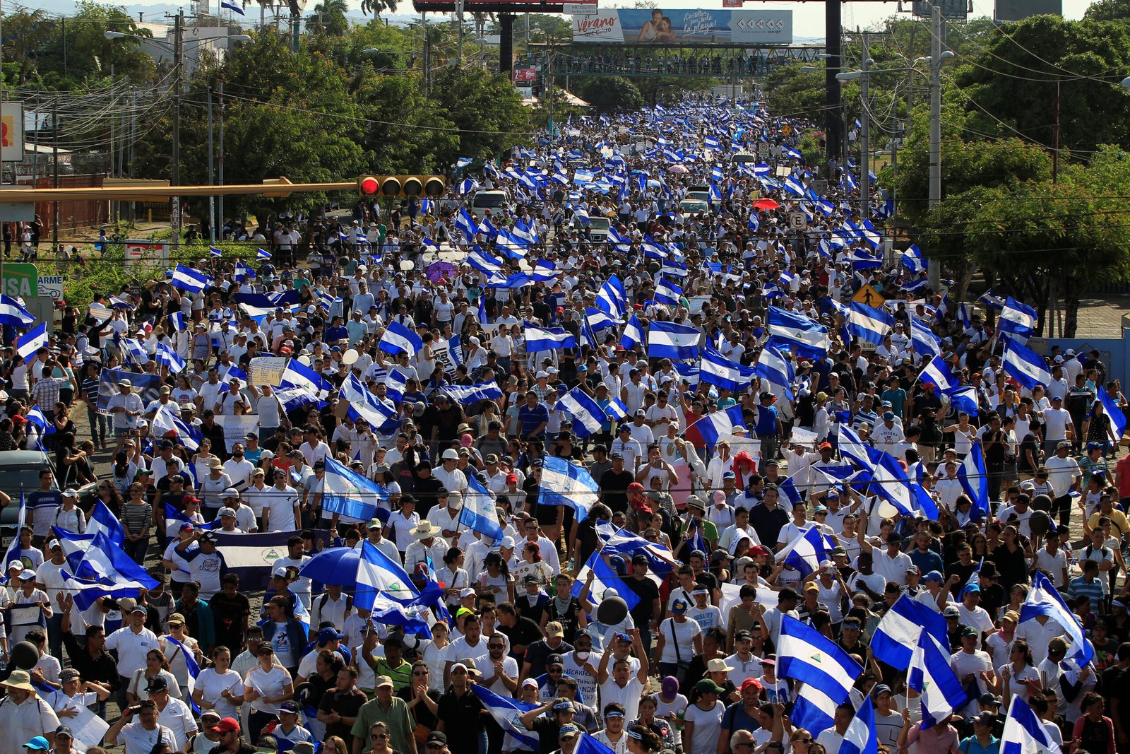 Demonstrators protest against police violence and the government of Nicaraguan President Daniel Ortega in Managua, Nicaragua April 23, 2018. REUTERS/Jorge Cabrera