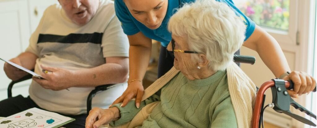 ¿Por qué la IA no reemplaza a los cuidadores de adultos mayores?