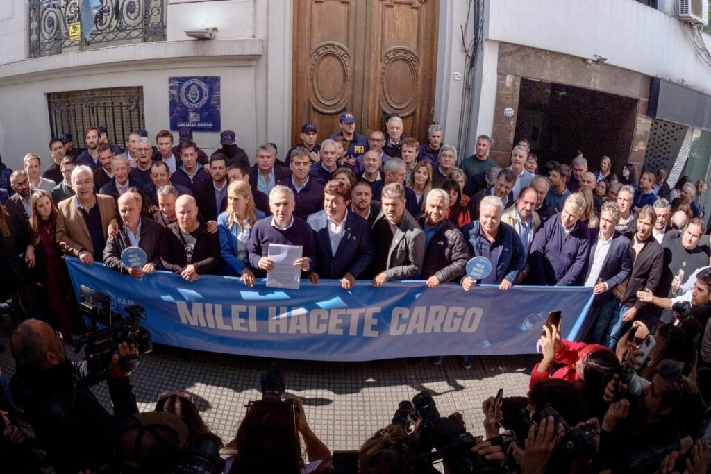 Sin fondos ni diálogo: portazo de Pettovello a los intendentes