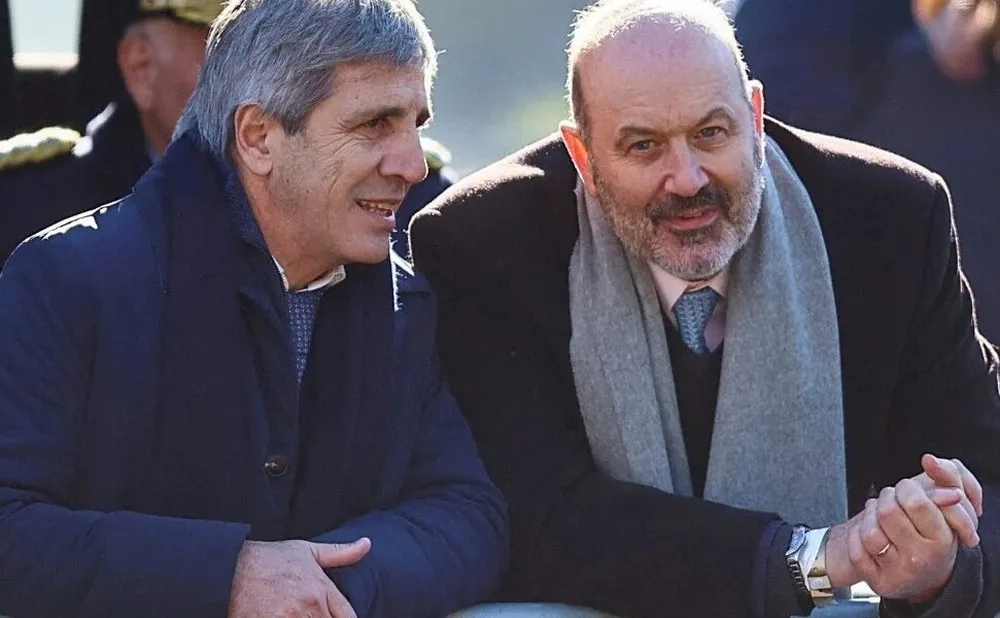 Sturzenegger acelera pero enfrenta freno en el Congreso