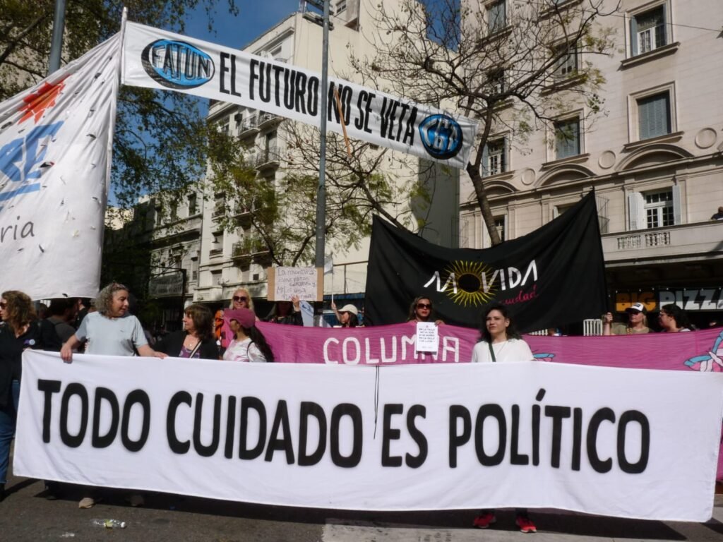 Feminismos y deudas: la organización como respuesta  al autoritarismo financiero 