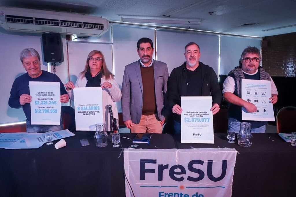 El salario mínimo debiera ser ocho veces más alto para cubrir la canasta constitucional