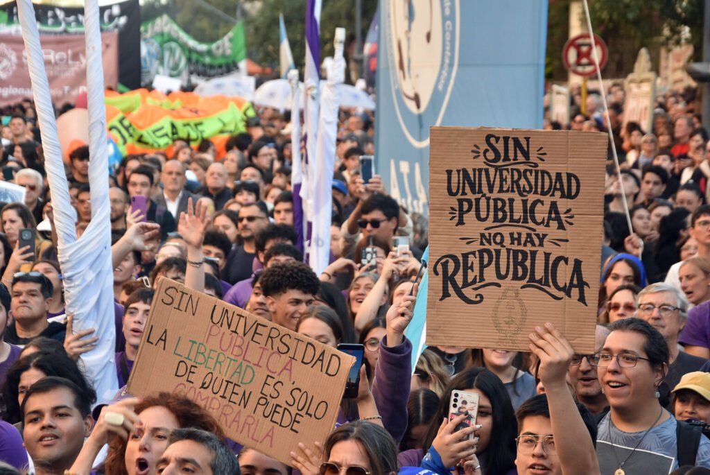 Salir a la calle: un antídoto ante el imperio de la crueldad