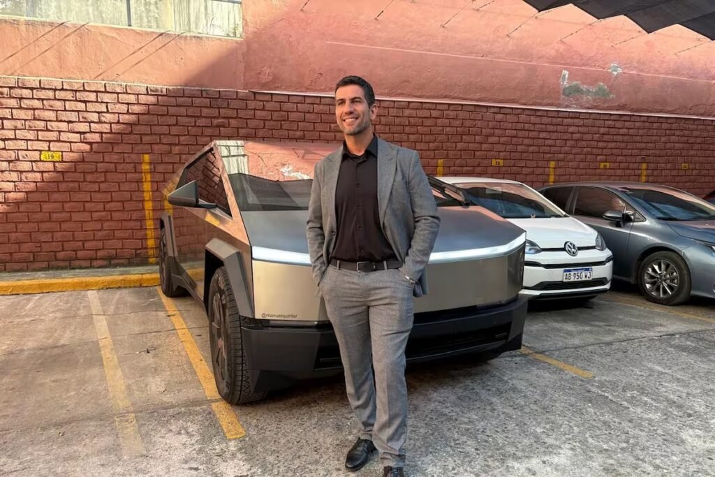 Entre la ostentación de la Cybertruck del diputado Quintar y las inconsistencias patrimoniales de Manuel Adorni, el oficialismo se apunta una carambola política: mientras el escándalo captura la atención pública, el Senado avanza con nombramientos clave y acuerdos judiciales. El individualismo y los negocios privados operan como una cortina de humo frente a la rosca parlamentaria y el ajuste.
