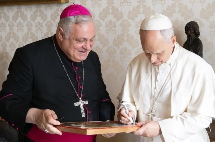 El arzobispo Marcelo Colombo, presidente del Episcopado, reiteró que hasta el momento la jerarquía católica no tiene confirmación sobre una eventual visita del papa León al país, pero también se manifestó entusiasmado con esa posibilidad y que “ojalá pronto tengamos una confirmación”. El presidente de Perú anunció que Prevost estará en el país andino antes de fin de año.
