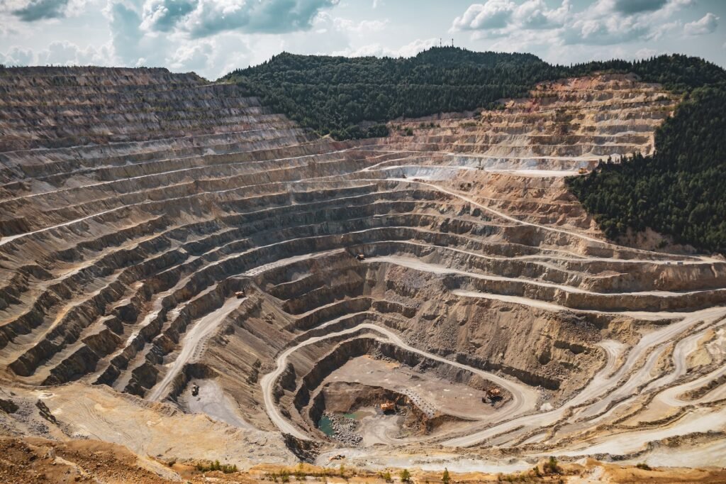 El modelo extractivista asfixia el empleo y el consumo familiar  