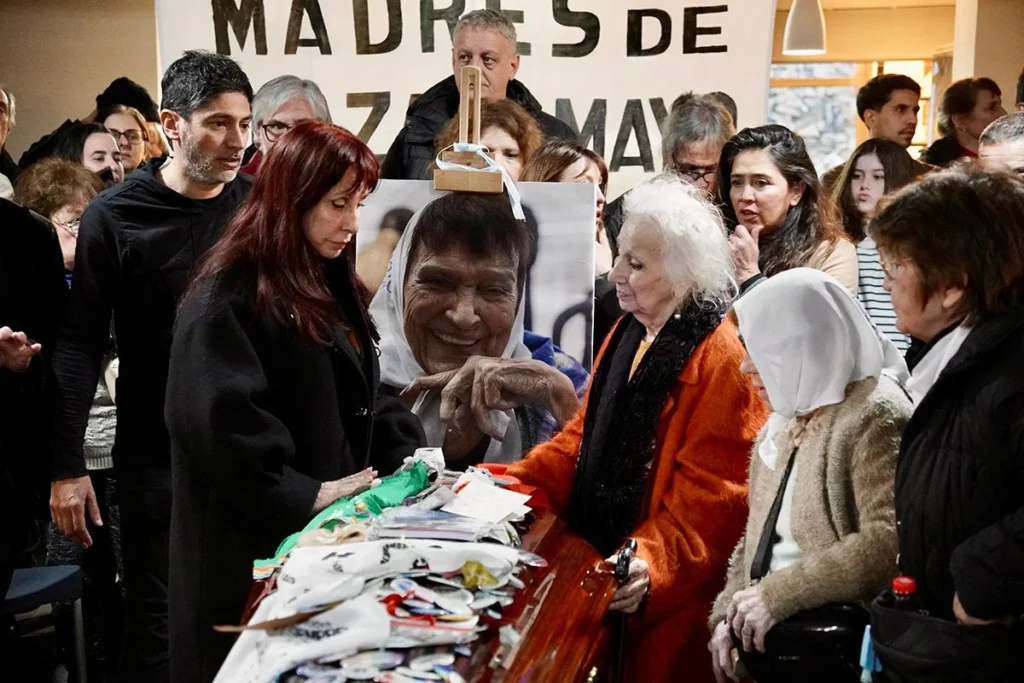 Entre lo efímero y lo que no debemos olvidar