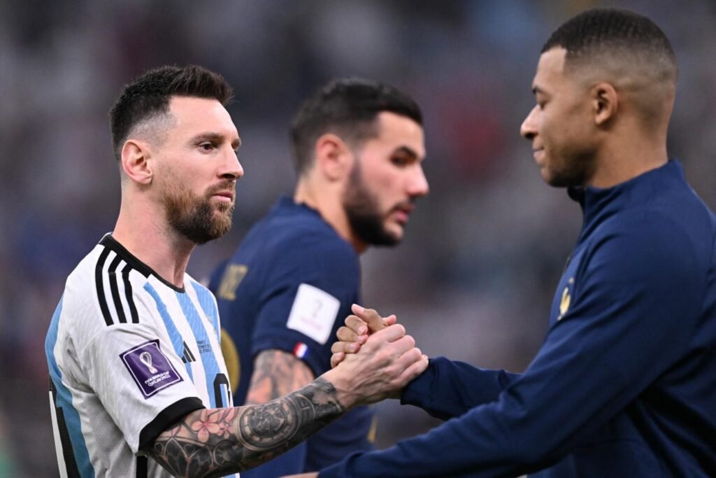 Messi y Mbappé están hechos unos degenerados del fútbol
