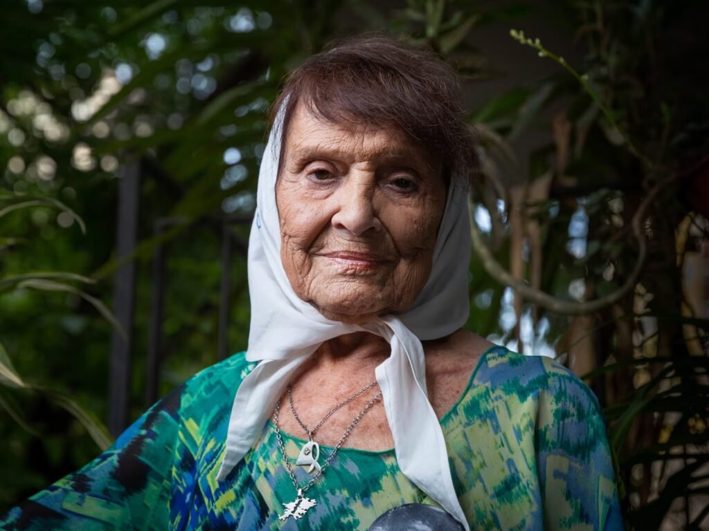 Hoy murió Taty Almeida, presidenta de Madres de Plaza de Mayo Línea Fundadora. Tenía 95 años.