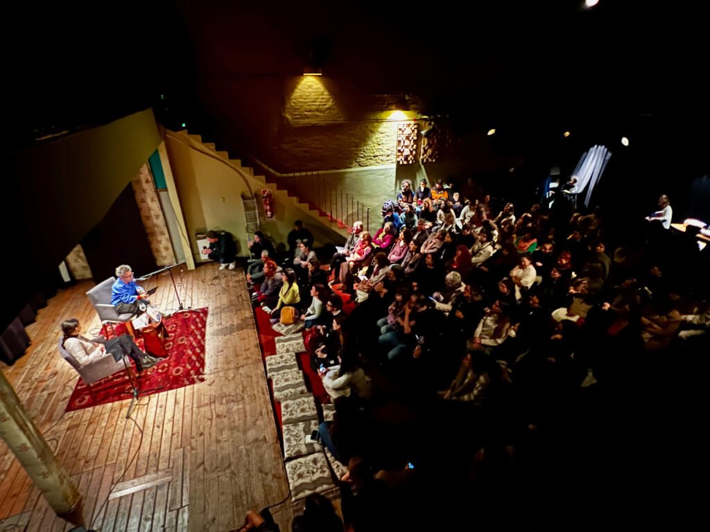 Valeria Luiselli presentó “Principio, medio, fin” a sala llena en Buenos Aires