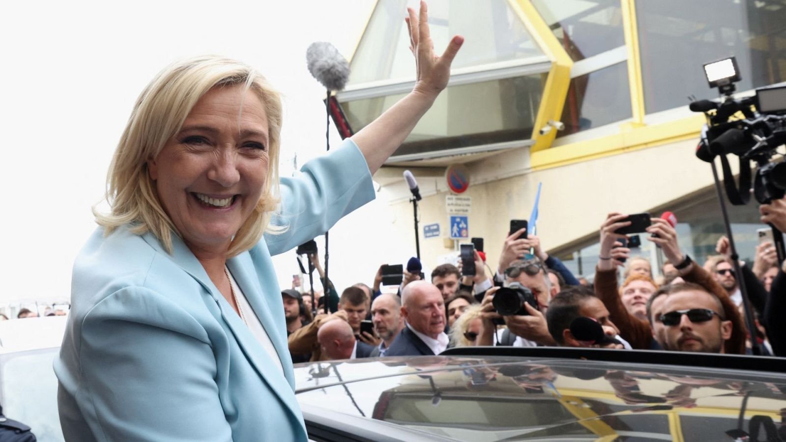Marine Le Pen en busca de la presidencia y de una absolución