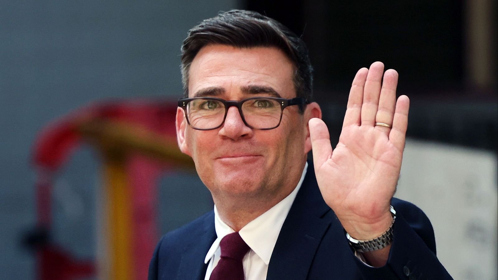 Reino Unido: Andy Burnham asumió como primer ministro con la promesa de una “reestructuración profunda”