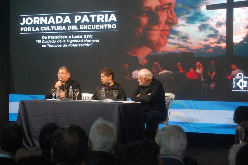 La Iglesia insiste en “la política como la forma más alta de caridad” en un encuentro con dirigentes