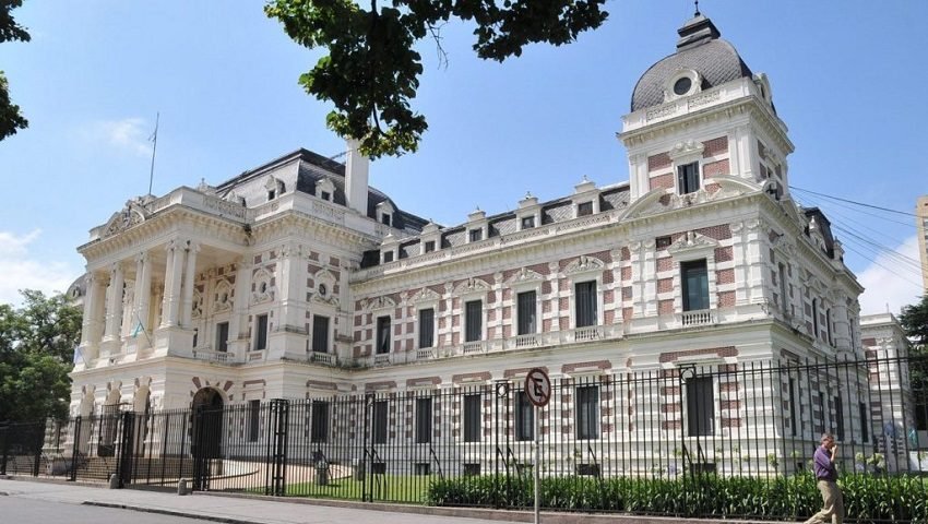 Transferencias automáticas de Nación a Kicillof cayeron un 2,2% real en el primer semestre