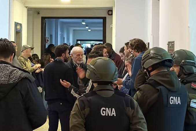 Despidos en la Comisión Energía Atómica: las pérdidas detrás del recorte que el Gobierno celebra