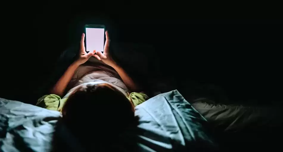 Conectados y aislados: la paradoja digital