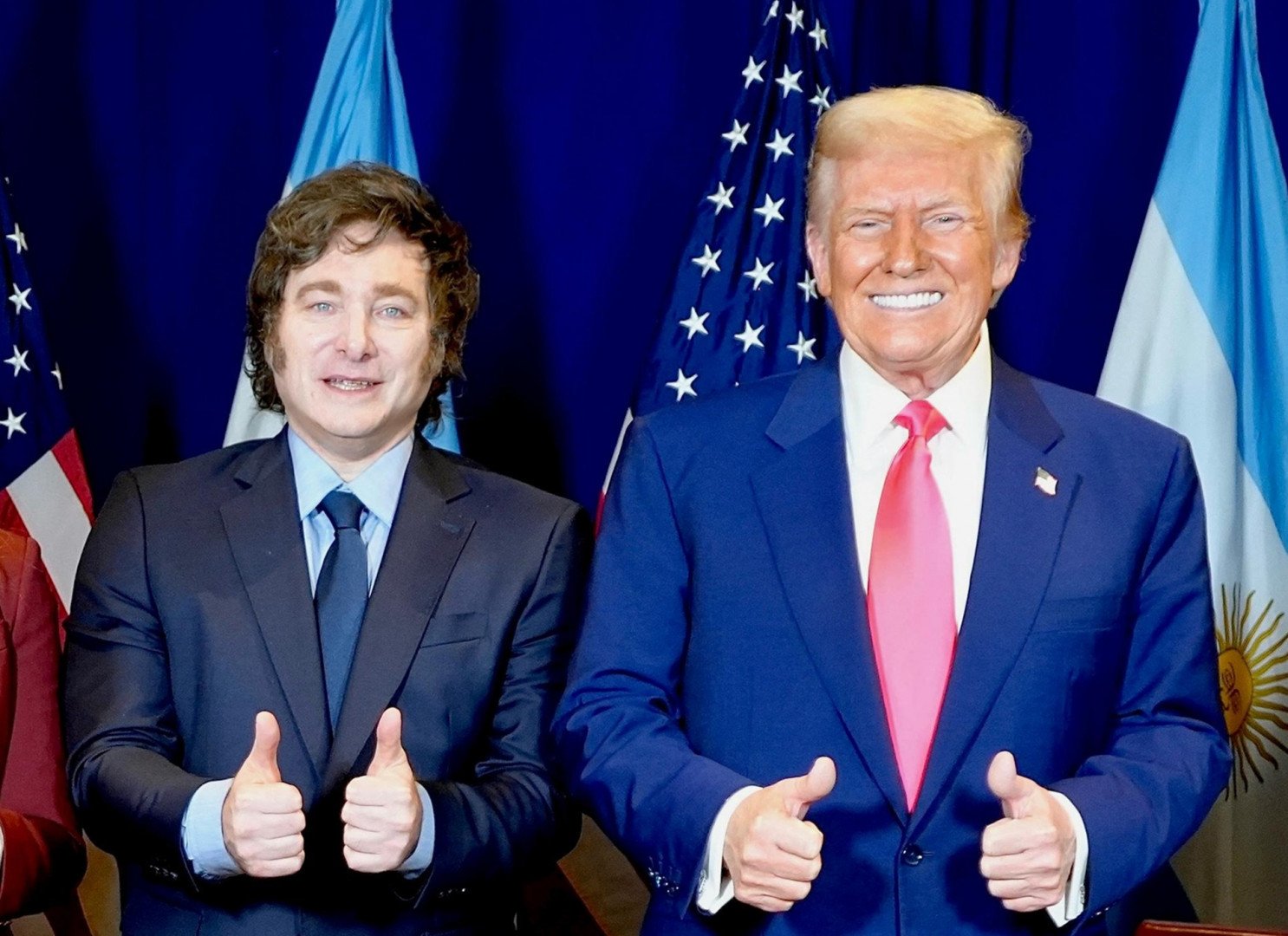 Milei dobla la apuesta por Trump aunque el costo, adentro y afuera, sea cada vez más alto
