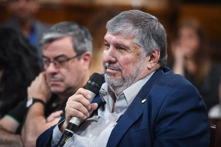 Reuniones en el peronismo, Karina al mando y el presidente empacado en Olivos