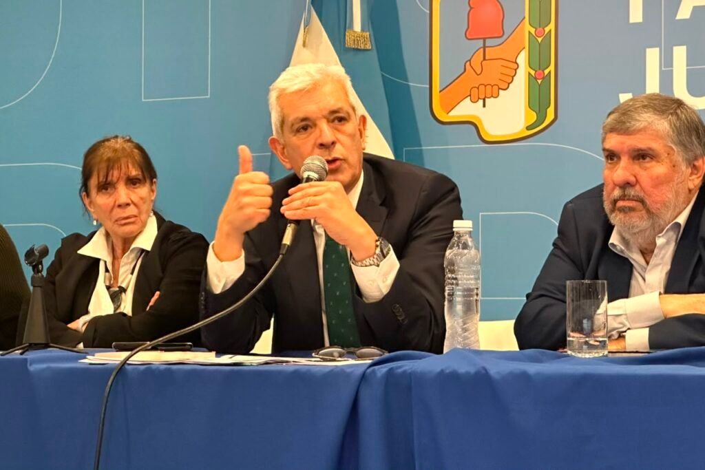 Julián Domínguez por extranjerización de tierras: “Compran donde hay reservas de agua dulce y minerales ricos”