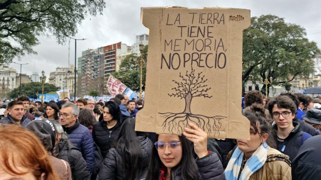 Miles marcharon para que “La Patria No Se Venda” y el gobierno respondió con represión