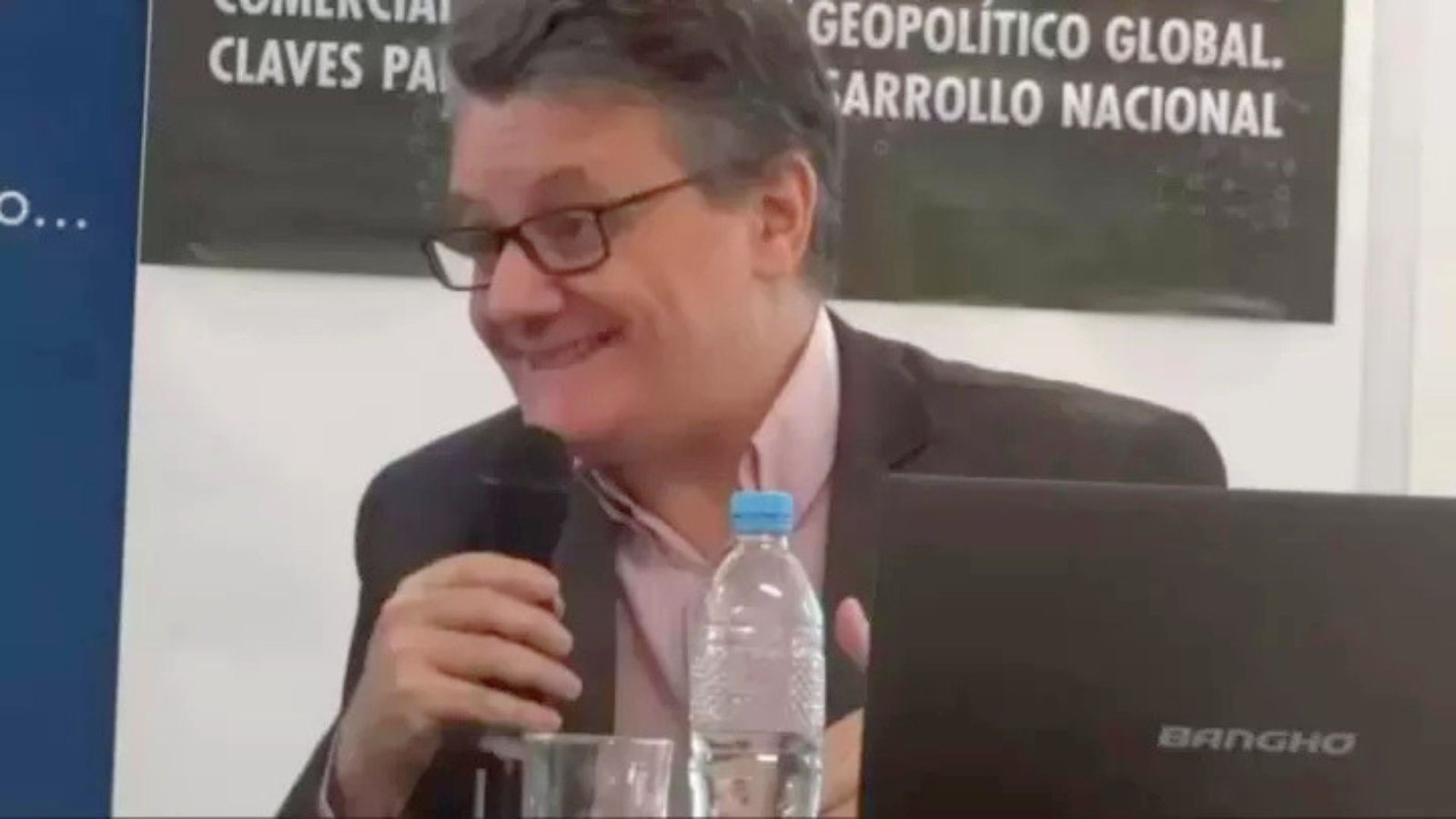 Peores ingresos y economía en dos direcciones