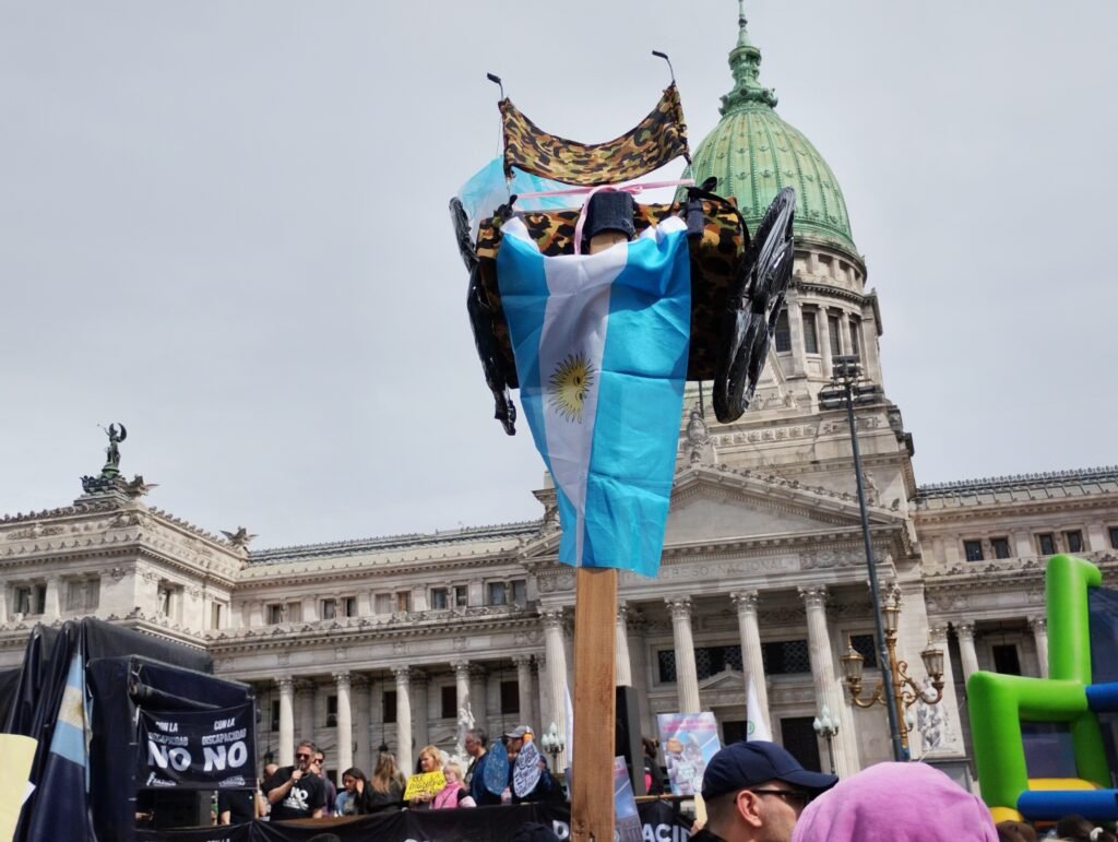 “La vergüenza tiene que cambiar de bando”: marcha en el Congreso por discapacidad y endeudamiento 