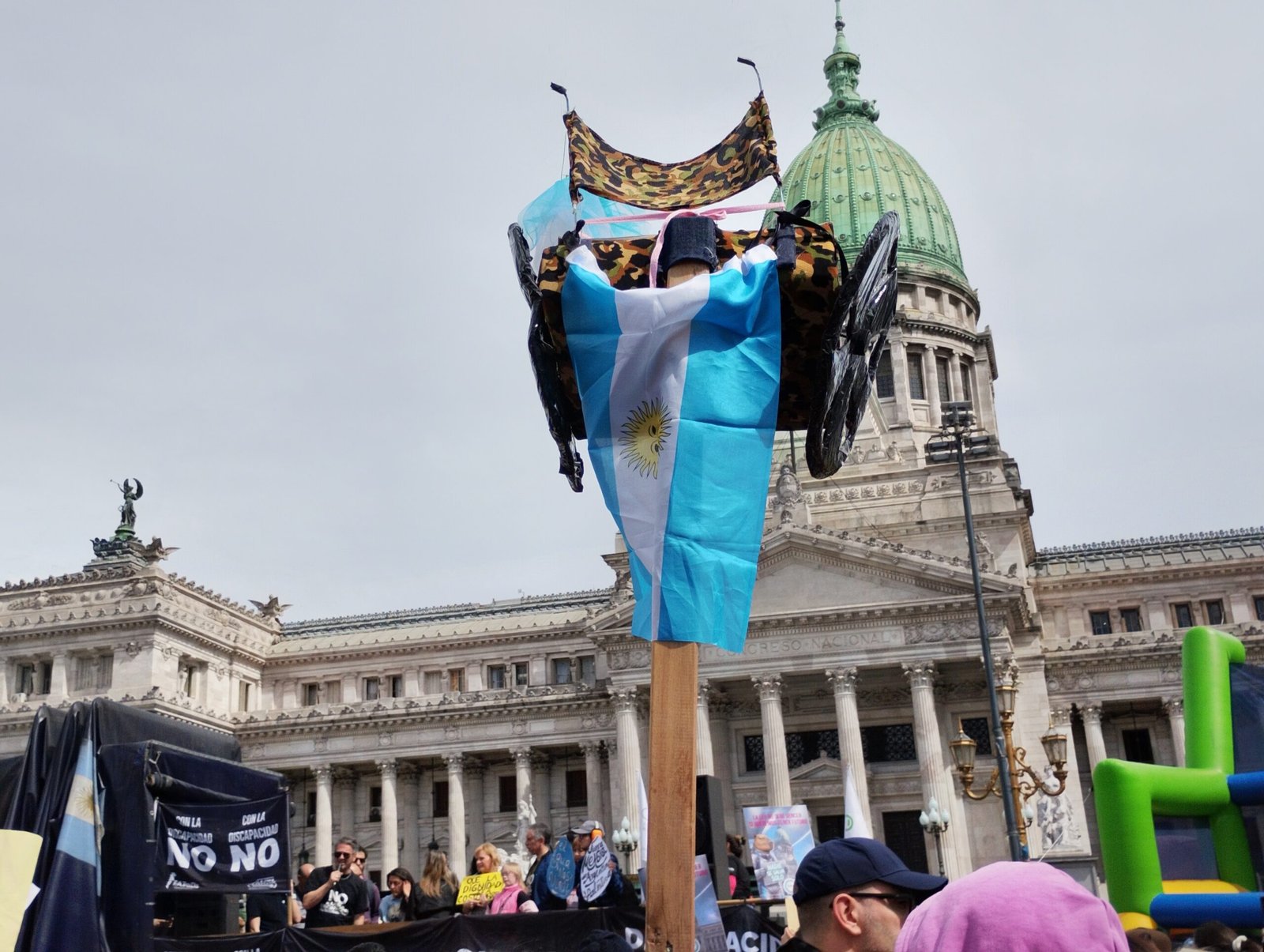 “La vergüenza tiene que cambiar de bando”: marcha en el Congreso por discapacidad y endeudamiento 