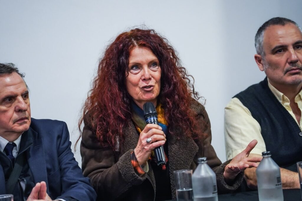 Katja Alemann: “Debemos dejar de refundar todo el tiempo este país y trabajar en políticas de estado”