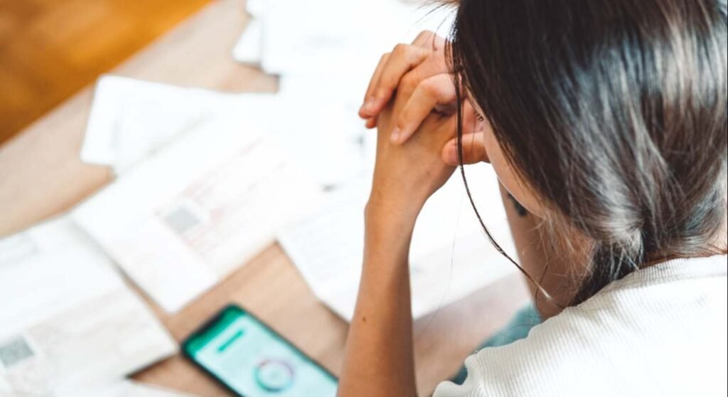 Feminización de la pobreza: ajustadas, endeudadas y bajo estrés