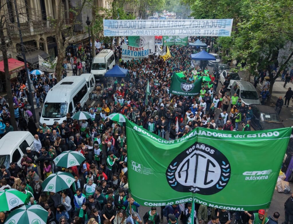 “Punto de inflexión”: sindicatos se entusiasman con la marcha universitaria y auguran escalada de protestas
