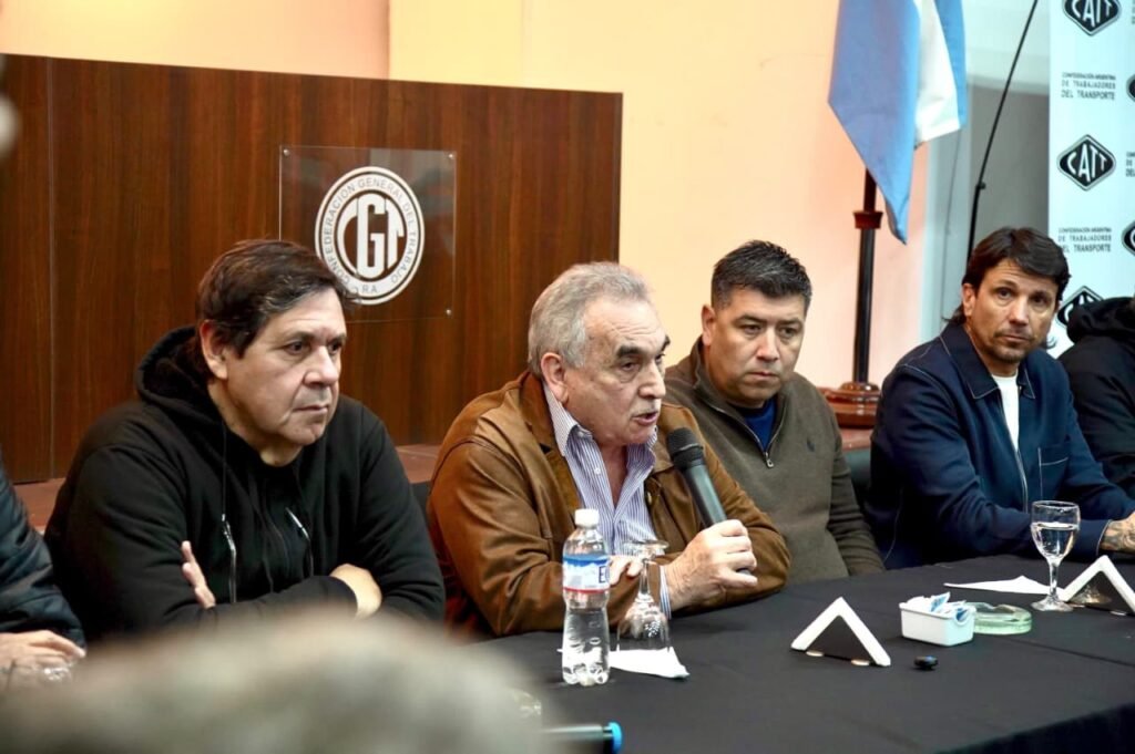 “Están jugando a ver quién es más de derecha y quién reprime más”